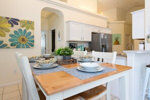Dining - Charming 4 bedroom Villa with Arcade Game Room (Clermont)