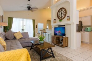 TV, video games - Charming 4 bedroom Villa with Arcade Game Room (Clermont)