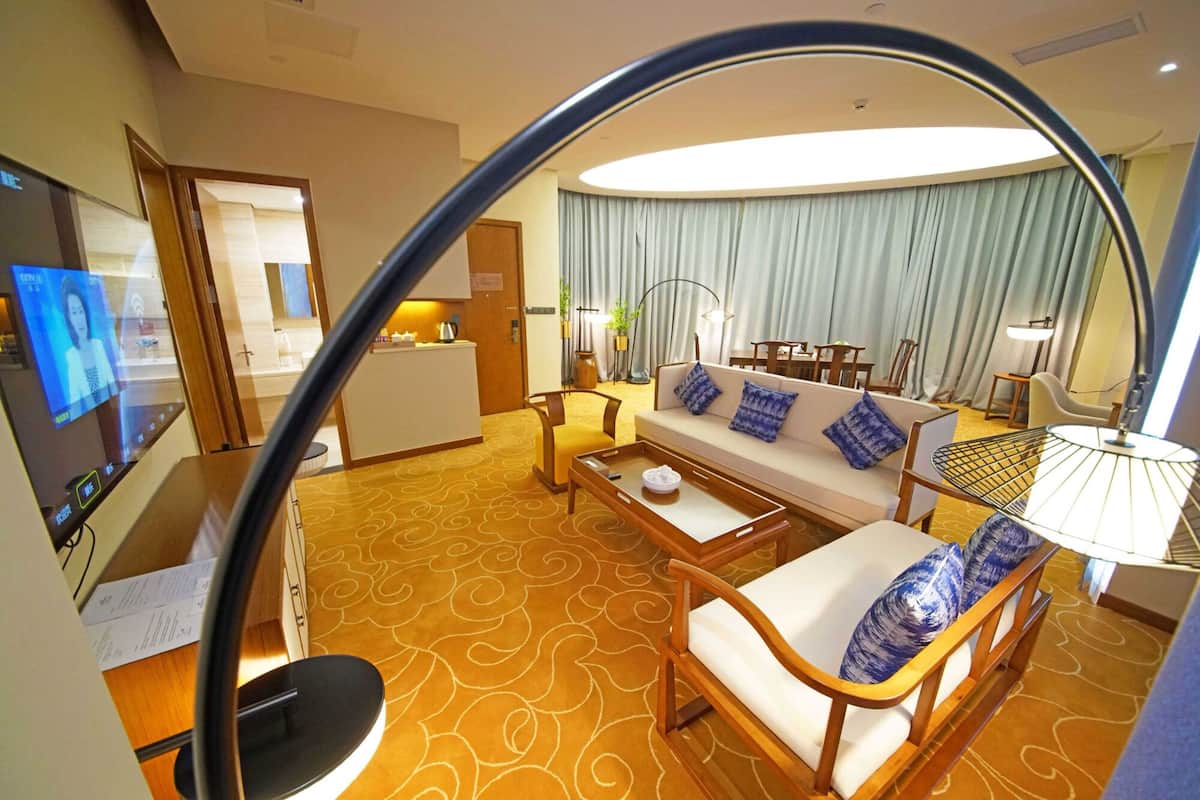 Suite ejecutiva, 1 cama de matrimonio grande, fumadores | Minibar, wifi gratis, ropa de cama