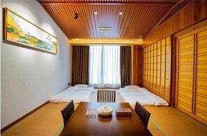 Suite, Smoking (Tatami Bed, Japanese)