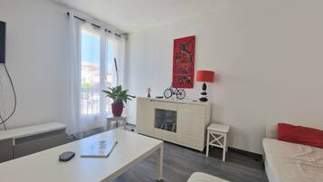 Télévision, lecteur de DVD, livres, médiathÚque