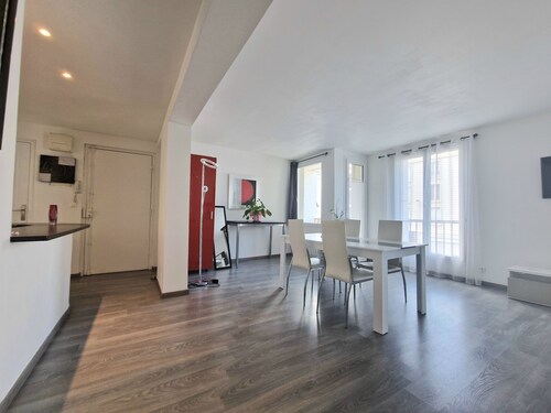 apt90m2 refurbished town center/beach