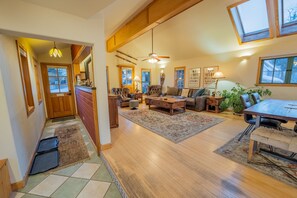 Interior - Walk everywhere! Private yard, hot tub, parking, right in the heart of Downtown. (Crested Butte)
