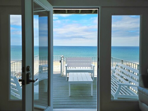The Pleasant View | Oceanfront on White Horse Beach