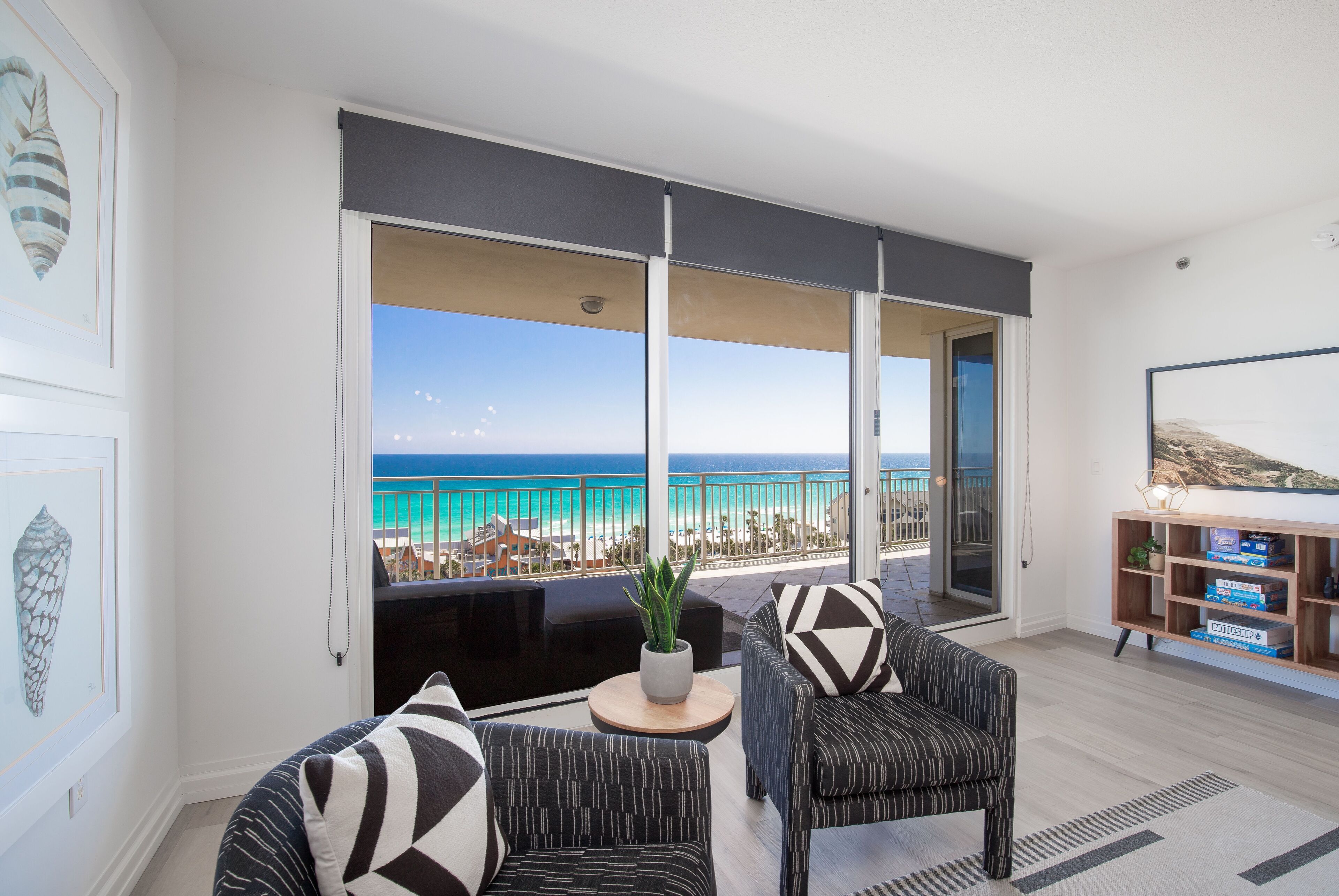 Smart TV, fireplace, DVD player, books