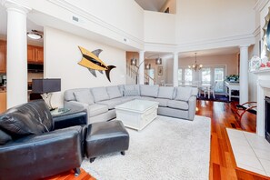 Télévision, cheminée, lecteur de DVD