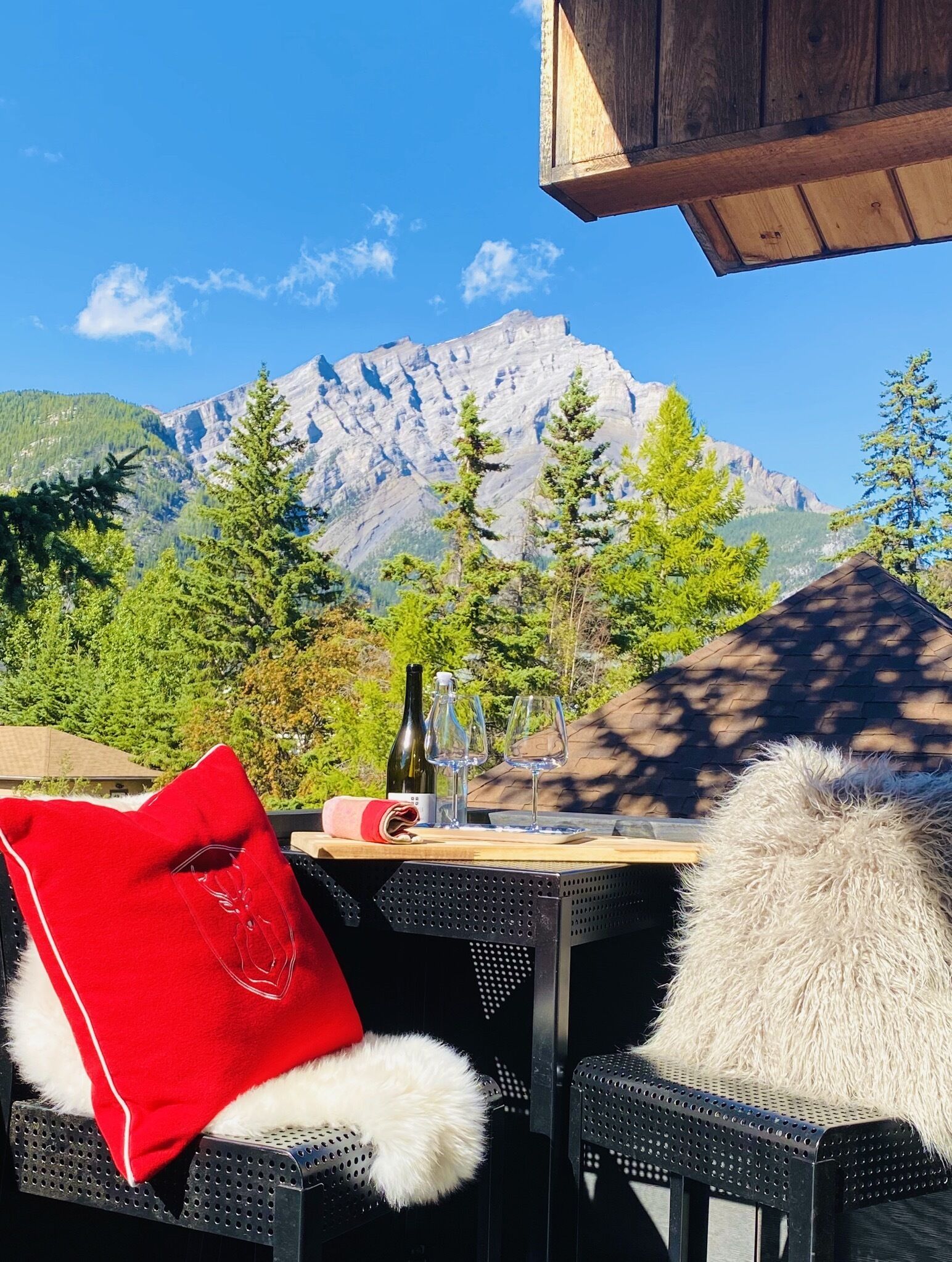 Amazing views of Cascade Mt. from balcony