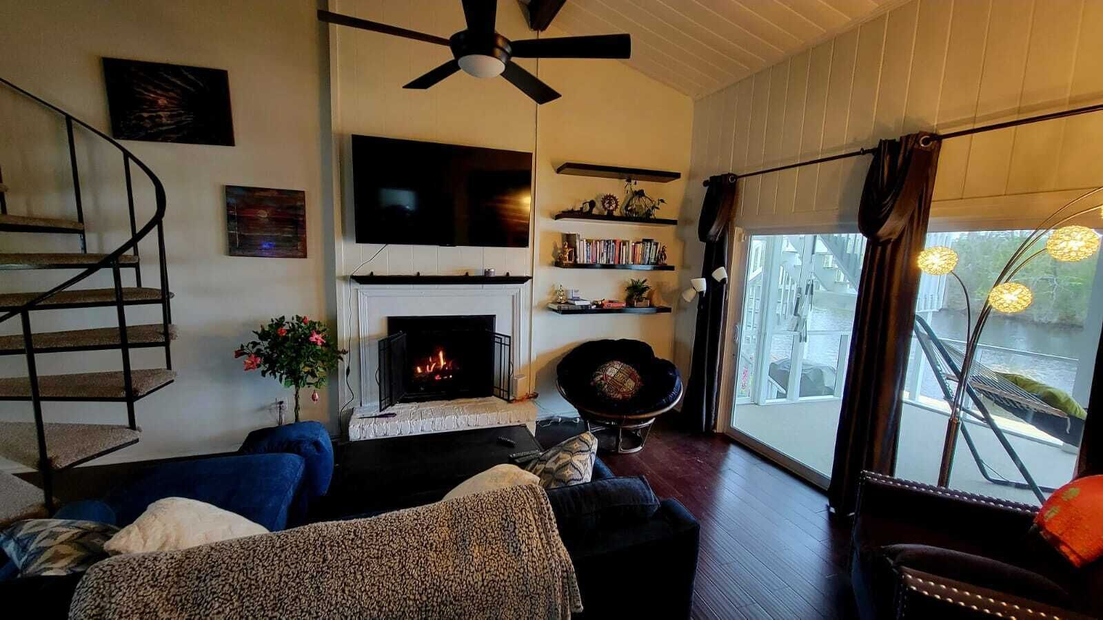 Romantic Waterfront Villa Pet Friendly Wifi Kayak