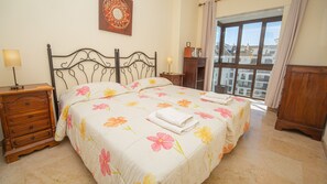 2 chambres, fer et planche à repasser, Wi-Fi gratuit, draps fournis