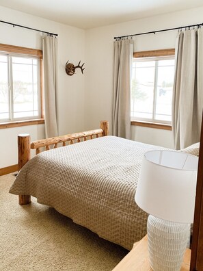 4 bedrooms, iron/ironing board, travel cot, free WiFi