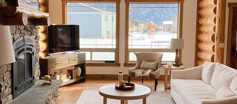 Luxury Lodge w/ Grand Mountain Views;10-15 Miles to Whitefish & Glacier Nat Park