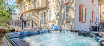 Modern Parkside Home! Hot Tub * XBox * Ping Pong *