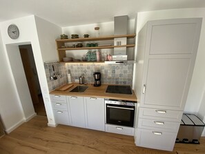 Refrigerador, horno, parrilla de estufa y lavavajillas