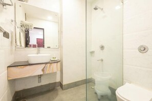 Bathroom - Cosmo Hotel (New Delhi)