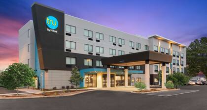 Tru by Hilton Portland Airport