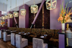 อาหารเช้าแบบคอนติเนนทัลทุกวัน (คิดค่าบริการ)