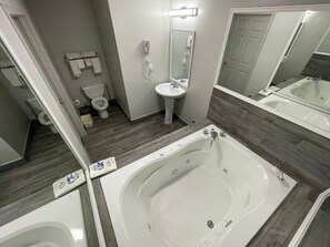 ฝักบัวในอ่างอาบน้ำ, ของใช้ในห้องน้ำฟรี, ผ้าเช็ดตัว