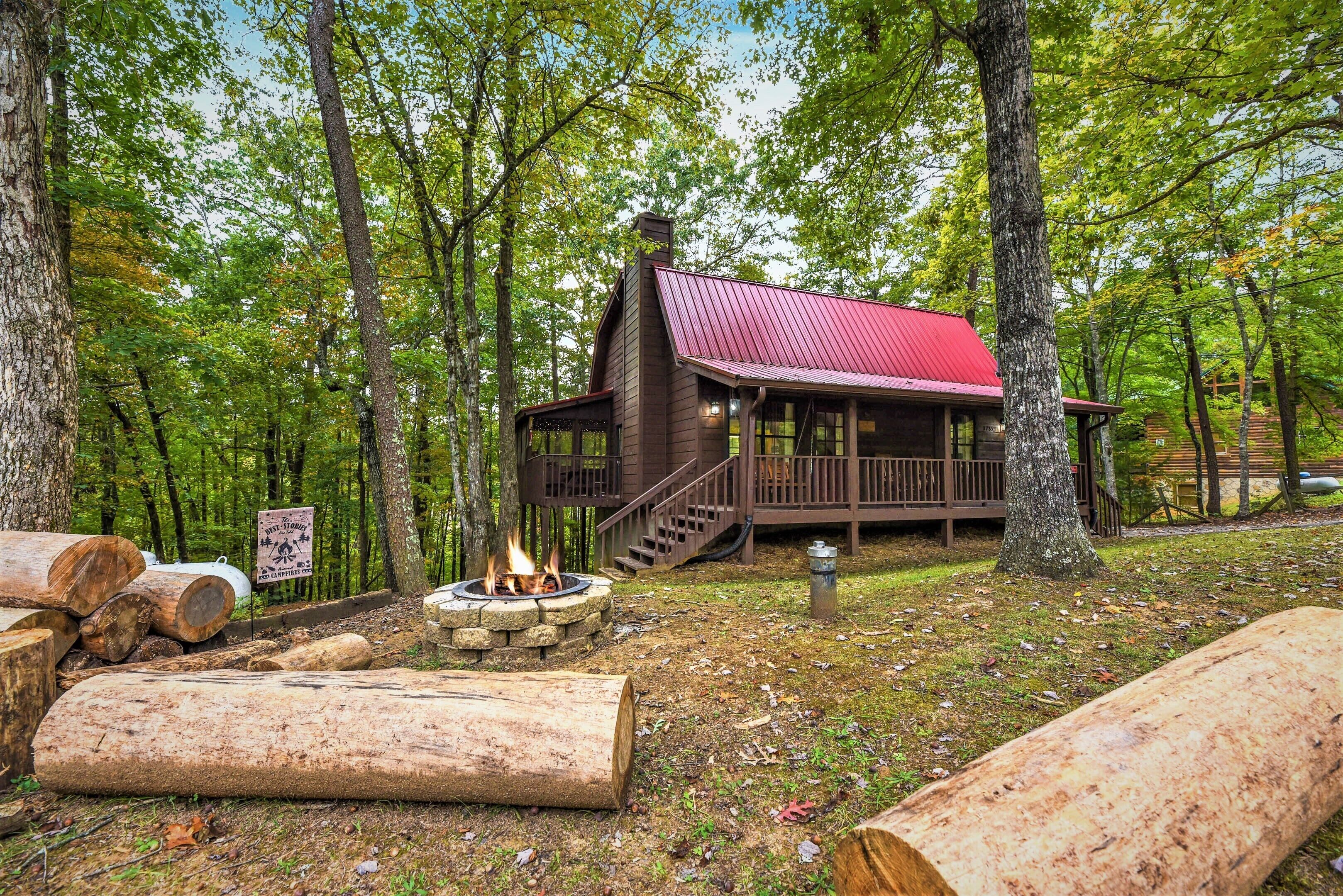 "Alpine Retreat" Private Chalet in Pigeon Forge w/ Hot Tub & Pool Table