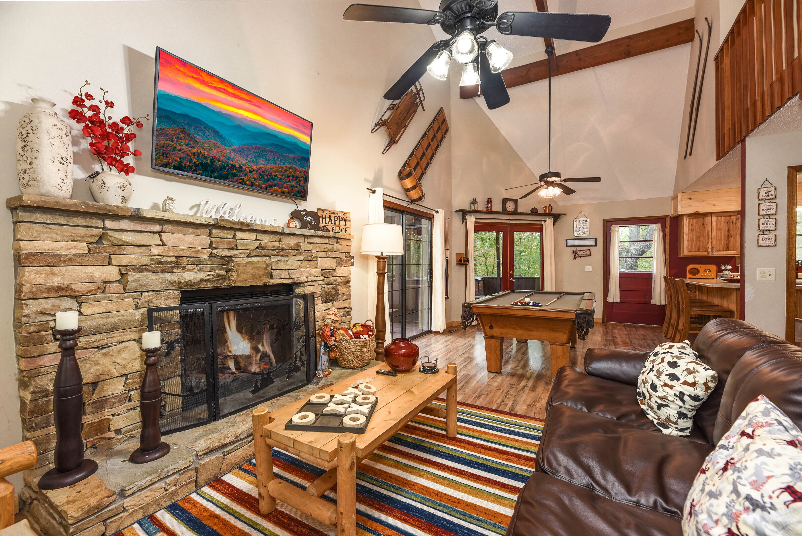 "Alpine Retreat" Private Chalet in Pigeon Forge w/ Hot Tub & Pool Table