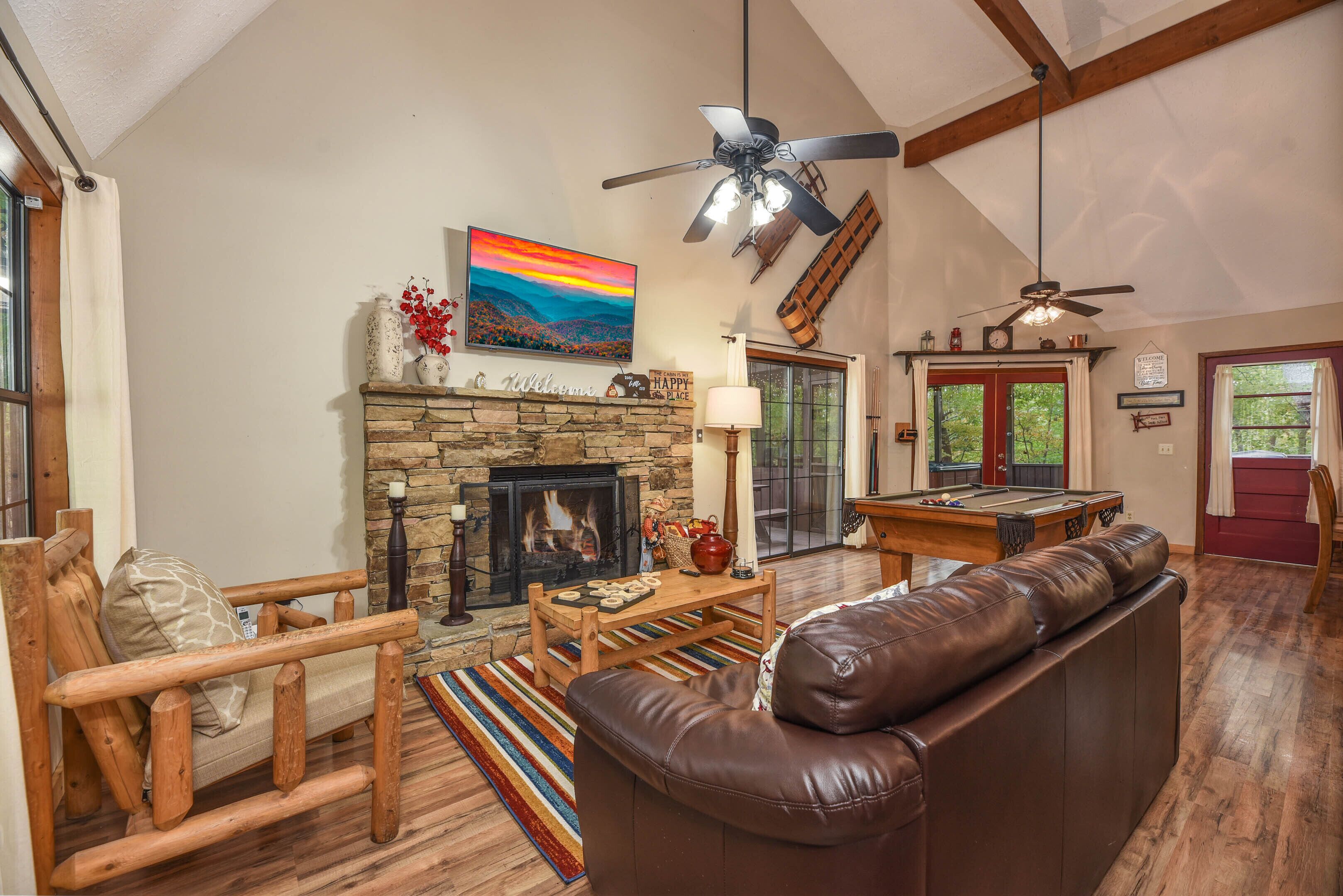 "Alpine Retreat" Private Chalet in Pigeon Forge w/ Hot Tub & Pool Table