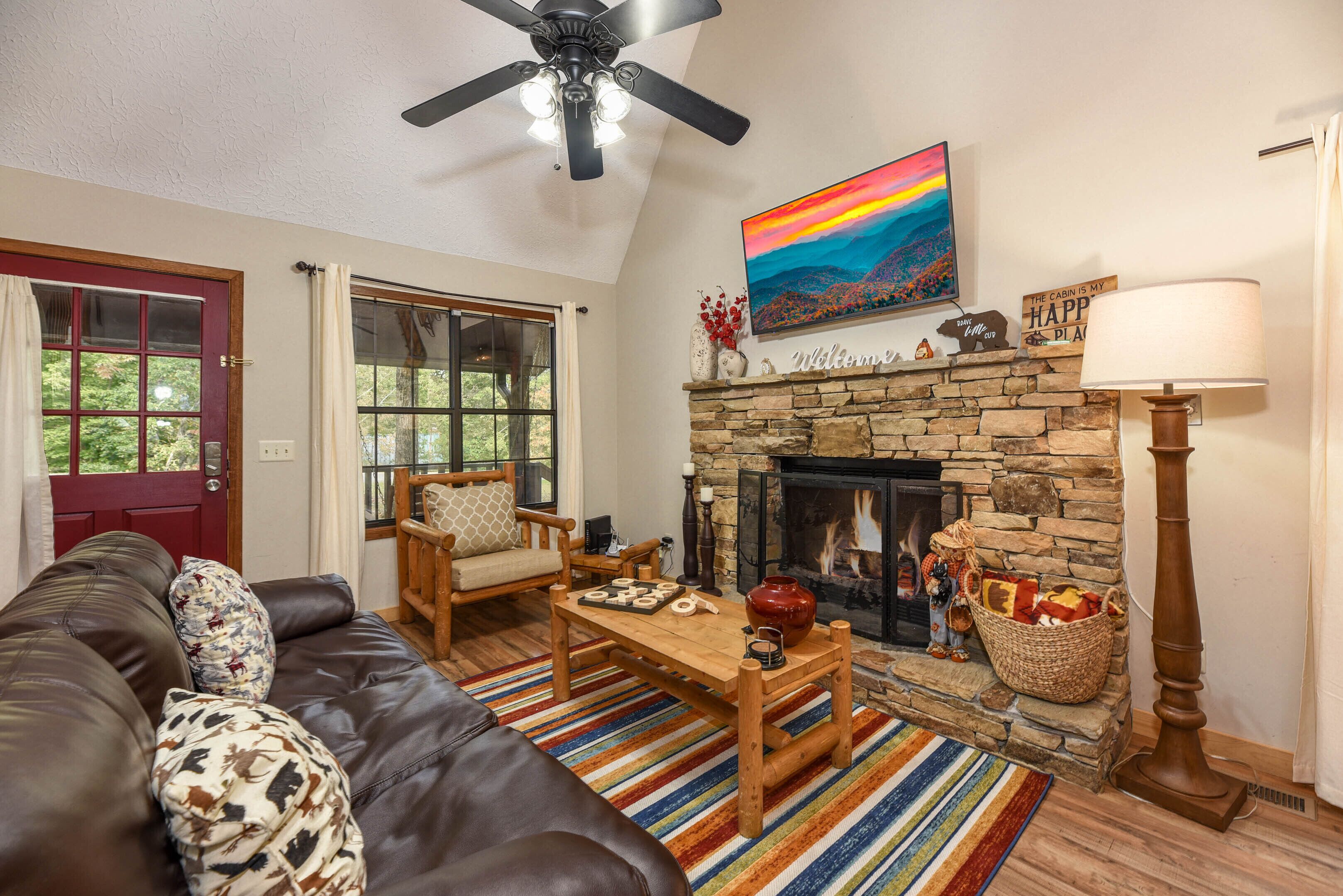 "Alpine Retreat" Private Chalet in Pigeon Forge w/ Hot Tub & Pool Table