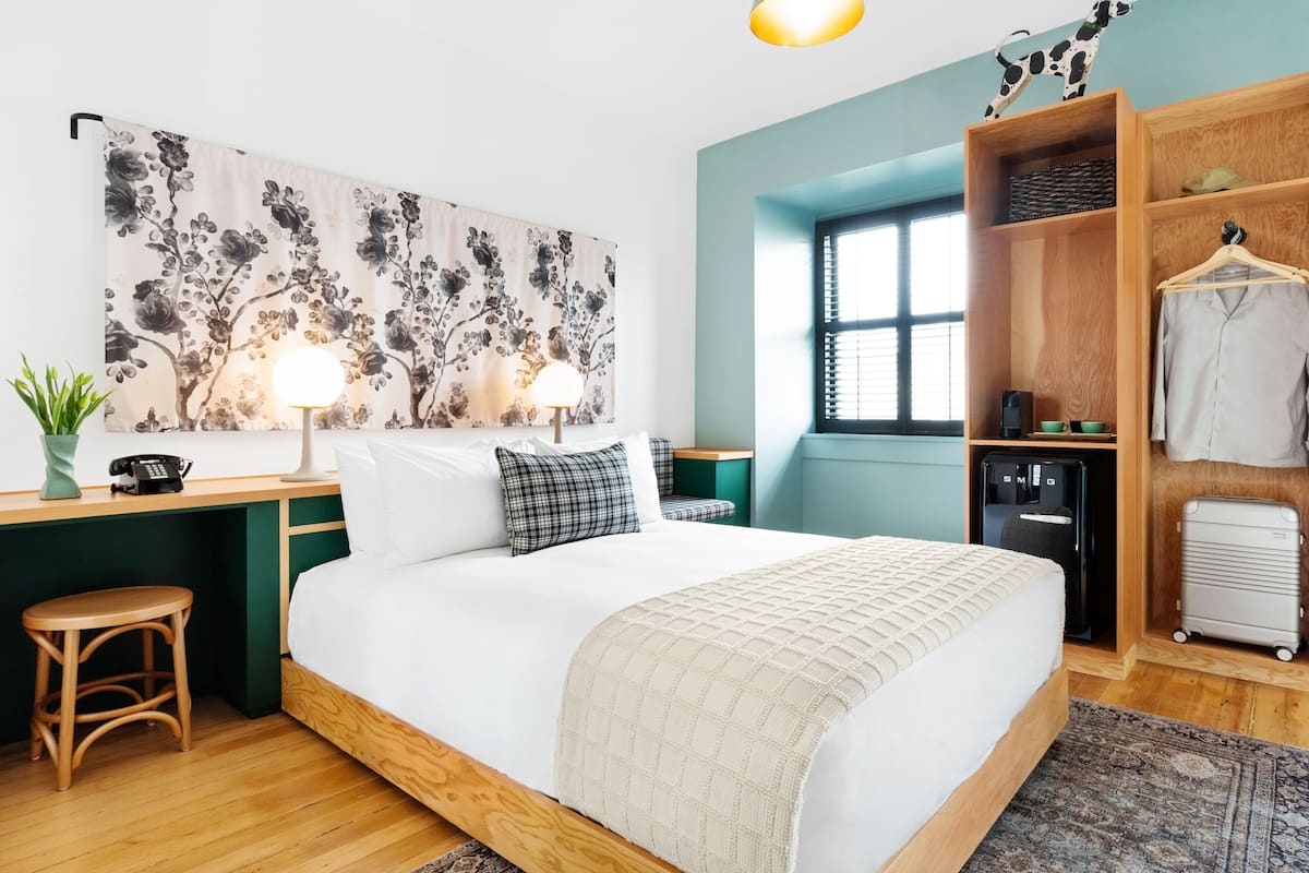 Italiaanse Frette-lakens, luxe beddengoed, een minibar