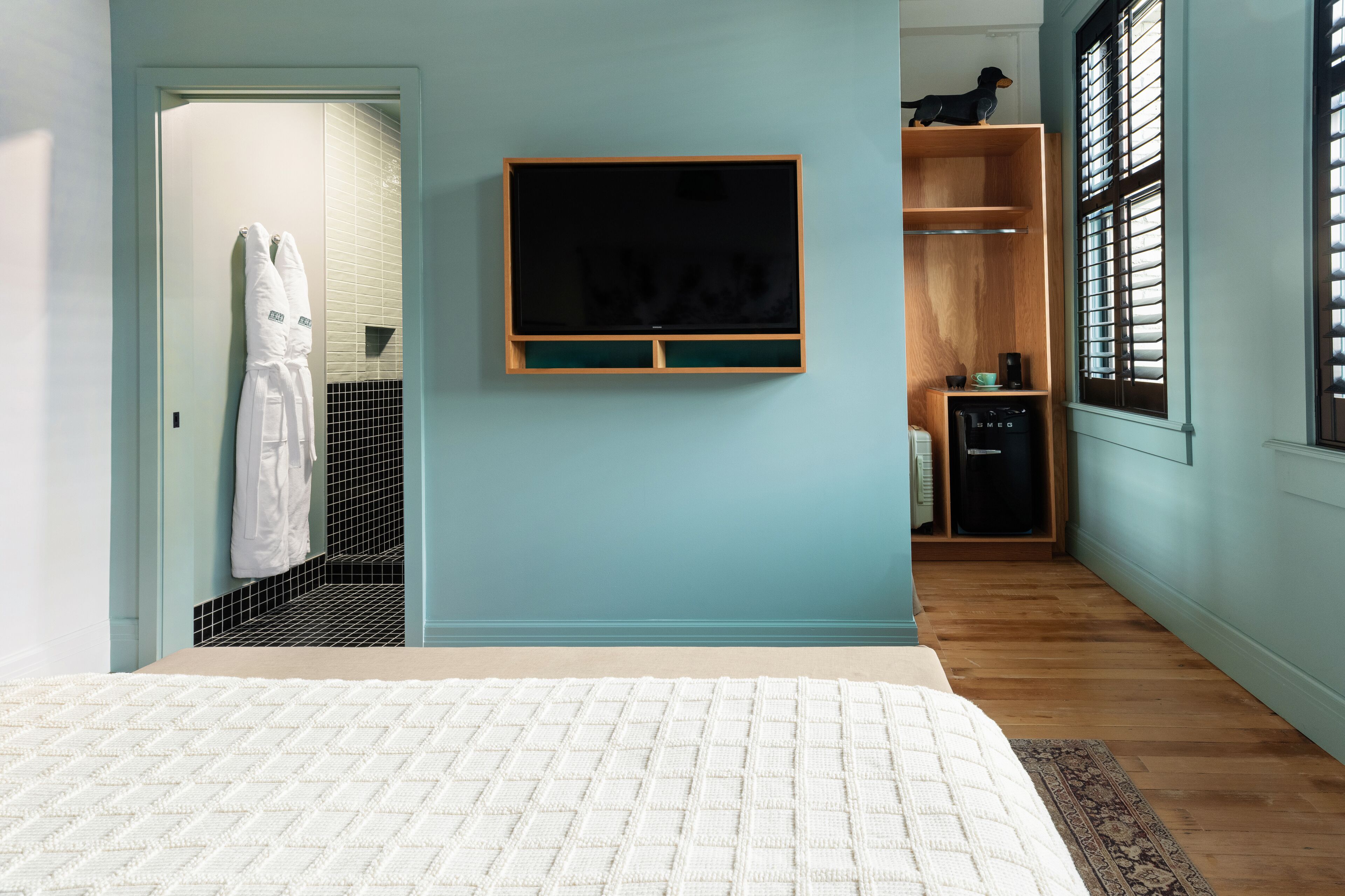 Frette Italian sheets, premium bedding, minibar, in-room safe