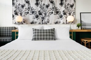 Frette Italian sheets, premium bedding, in-room safe - Hotel Grand Stark (Portland)