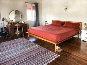 2 室のベッドルーム、デスク、アイロン / アイロン台、WiFi (無料)