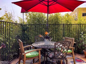 屋外ダイニングエリア