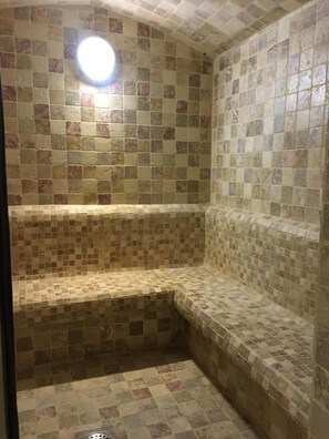 Comfort Apartment, Ensuite, Park View (Hommage) | Bathroom | Towels - L'hommage (Sarlat-la-Canéda)