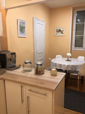 Comfort Apartment, Ensuite, Park View (Hommage) | Dining - L'hommage (Sarlat-la-Canéda)