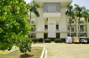 Exterior - Spacious and fully-equiped apartment with golf view in exclusive beach resort (Punta Cana)