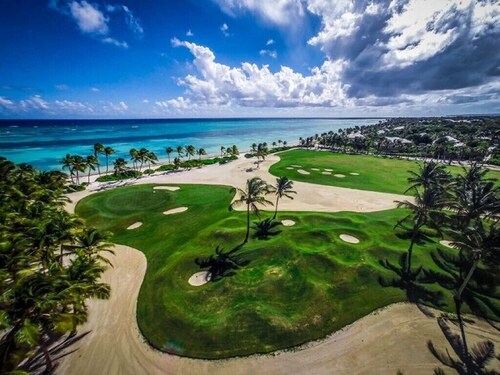 Spacious and fully-equiped apartment with golf view in exclusive beach resort