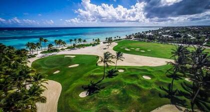 Spacious and fully-equiped apartment with golf view in exclusive beach resort
