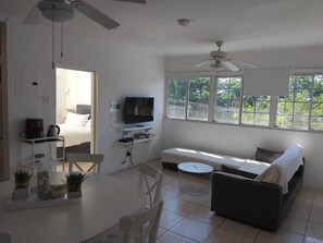 TV - Sunset Arms 2: 1 brm, Airport, Beach, Hip Strip (Montego Bay)