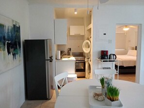 Fridge, microwave, oven, stovetop - Sunset Arms 2: 1 brm, Airport, Beach, Hip Strip (Montego Bay)