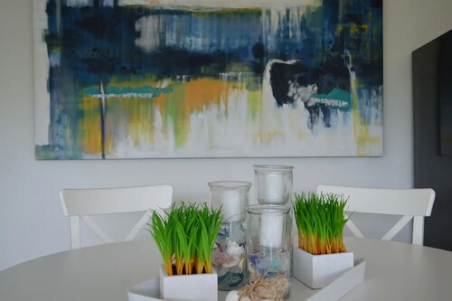 Sunset Arms 2: 1 brm, Airport, Beach, Hip Strip