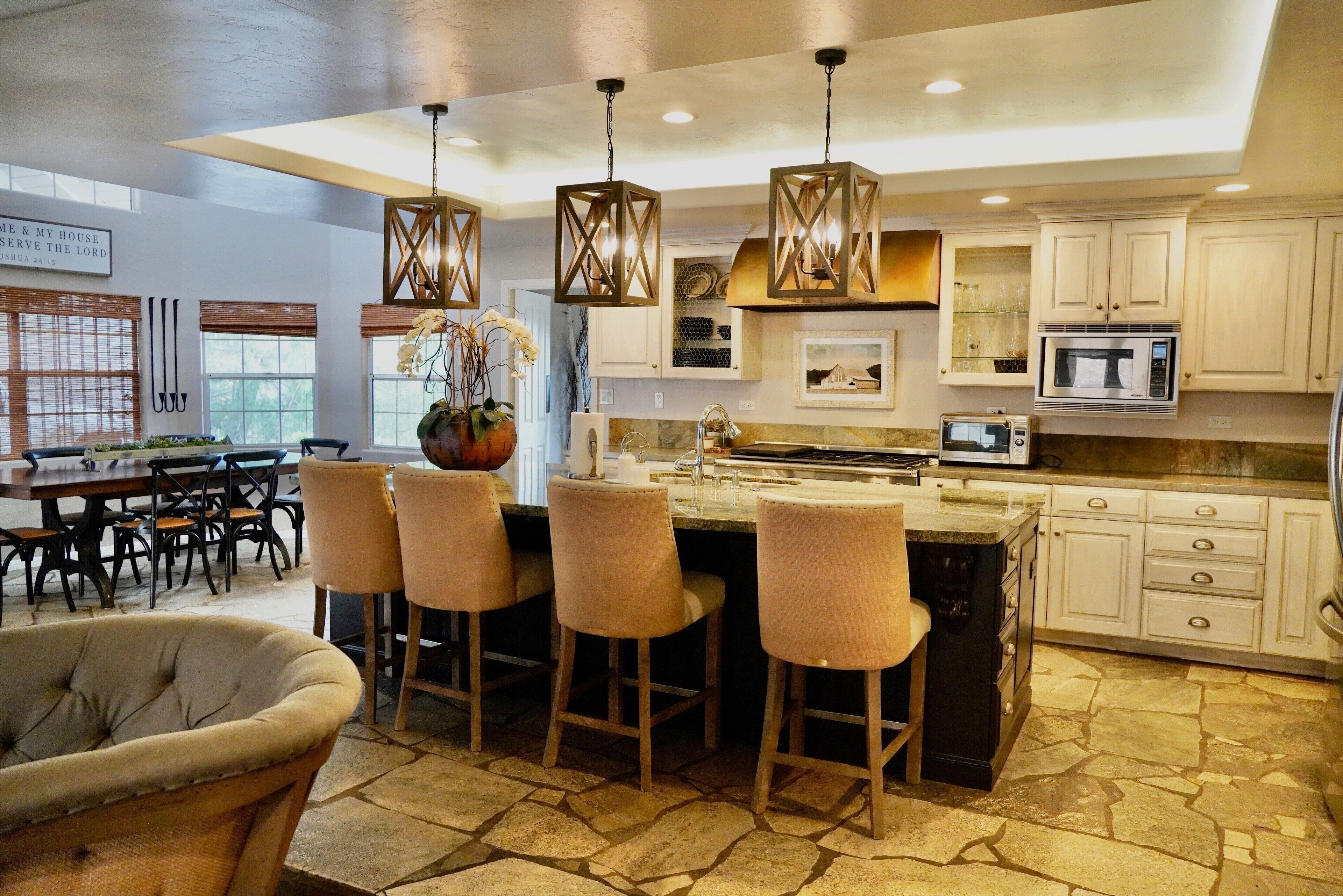 Thyme in the Pines country living for large families or groups. 