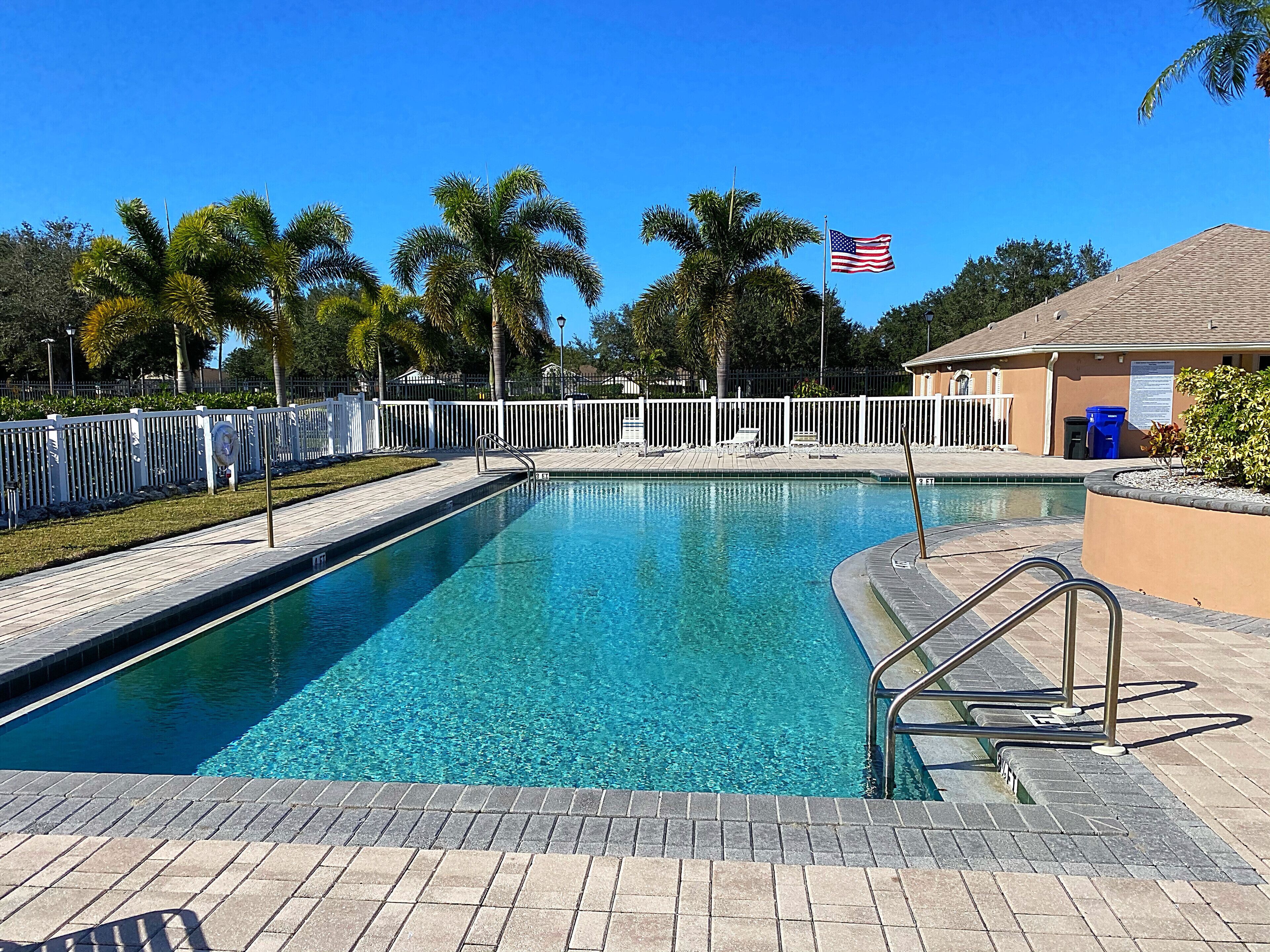 Piscina all'aperto, una piscina riscaldata