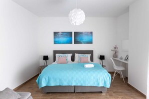 3 bedrooms, iron/ironing board, free WiFi, bed sheets