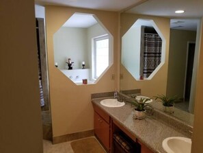 Combined shower/tub