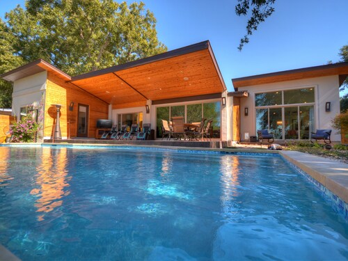 Lake LBJs Most Popular Luxury Home // Boat Rental On-site & Tons of Amenities!