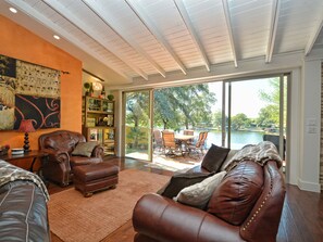 Smart-TV, peis, fotballspill og bordtennis