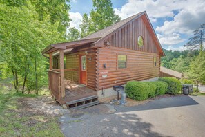 Studio (1 Bedroom) | Property amenity - Bear Escape by Jackson Mountain Rentals (Sevierville)