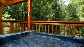 Studio (2 Bedrooms) | Property amenity