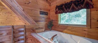 Bear's Den by Jackson Mountain Rentals