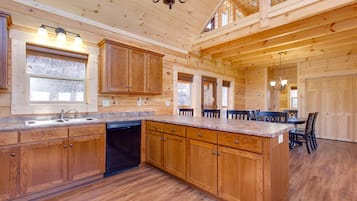 Studio (2 Bedrooms) | Property amenity