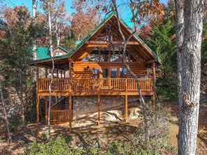 Studio (3 Bedrooms) | Property amenity