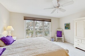 2 slaapkamers, een strijkplank/strijkijzer, internet, beddengoed